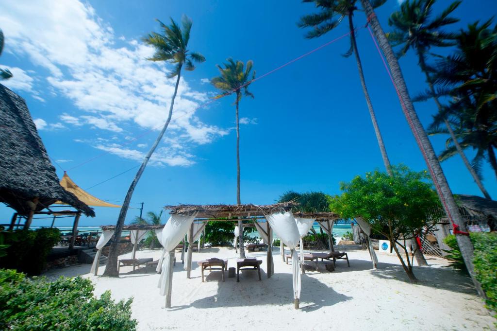 10 Nights From the Dazzling Skylines of Dubai to the Turquoise Shores of Zanzibar Price starting from £1599pp!