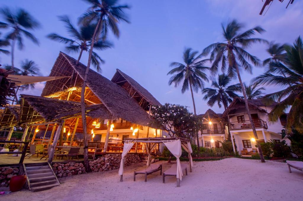 10 Nights From the Dazzling Skylines of Dubai to the Turquoise Shores of Zanzibar Price starting from £1599pp!