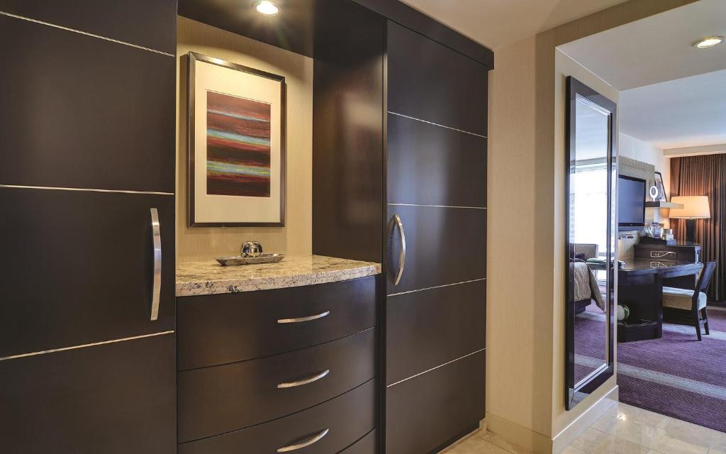 “Double Delight: 10 Nights in Las Vegas & Cancun – A Perfect Fusion of Entertainment and Tropical Paradise” Starting fr. £1999 PP