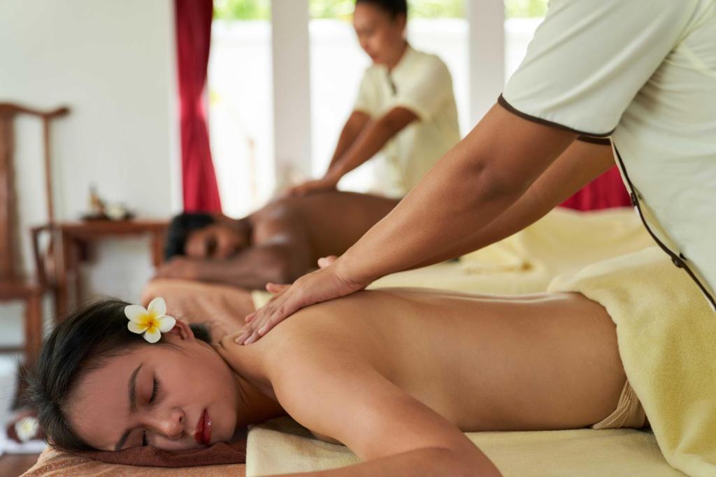 10 Nights of Unmatched Luxury Dubai Elegance Meets Maldivian Paradise Free Upgrade to Lagoon Villa + Pool & SLide with 24 Hour Premium All-Inclusive Benefits Only in £2999/PP