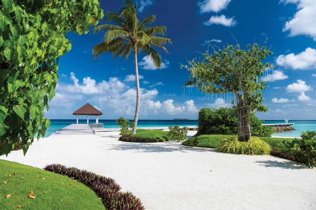 Ignite romance with a 10 Nights Stay at Varu by Atmosphere Water Villa with Pool Maldives and Fairmont Palm Dubai