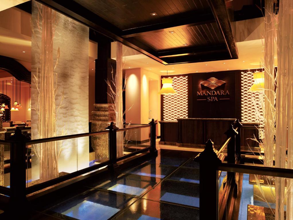 Starry Nights! Your 10 Nights Family Extravaganza in Orlando & Bahamas! Adventure Awaits!