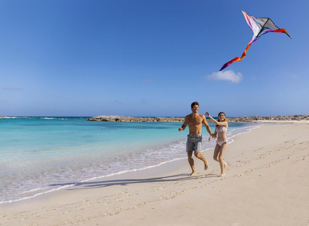 Starry Nights! Your 10 Nights Family Extravaganza in Orlando & Bahamas! Adventure Awaits!