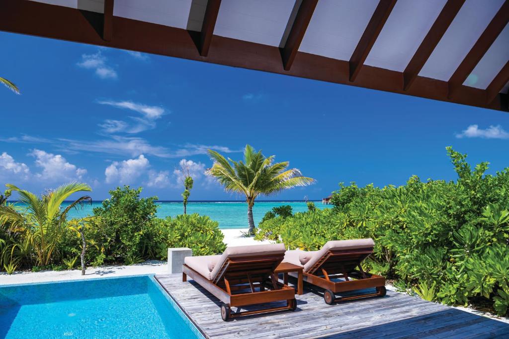 Ignite romance with a 10 Nights Stay at Varu by Atmosphere Water Villa with Pool Maldives and Fairmont Palm Dubai