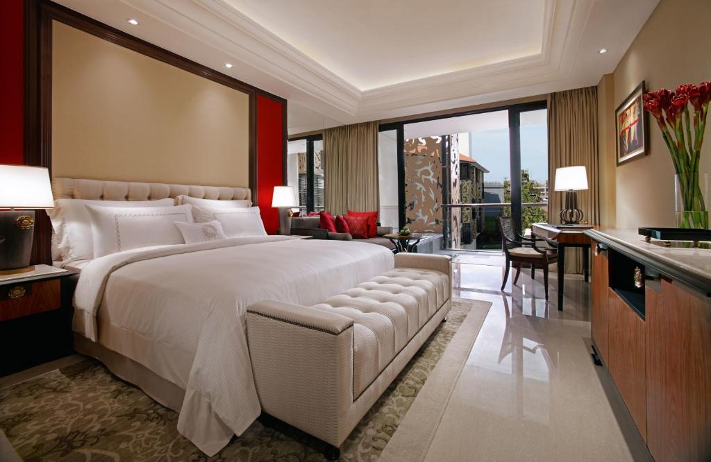 10 Nights Holiday at Trans Resort Bali & Atlantis the Palm with Breakfast