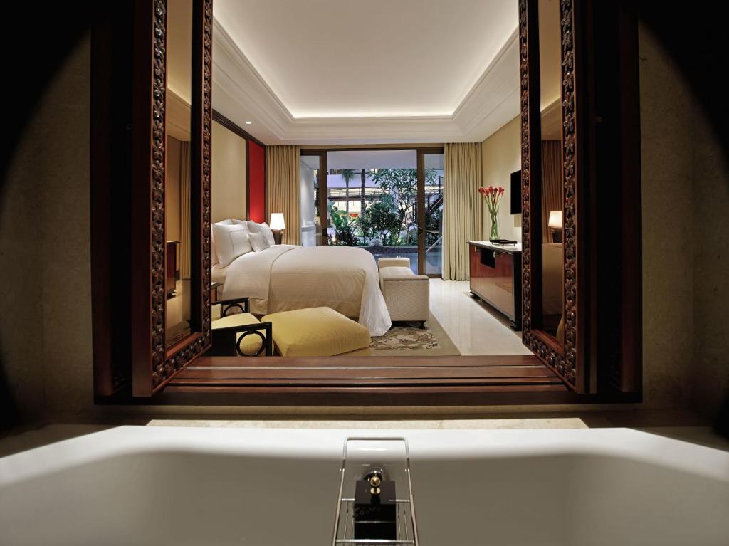 10 Nights Holiday at Trans Resort Bali & Atlantis the Palm with Breakfast