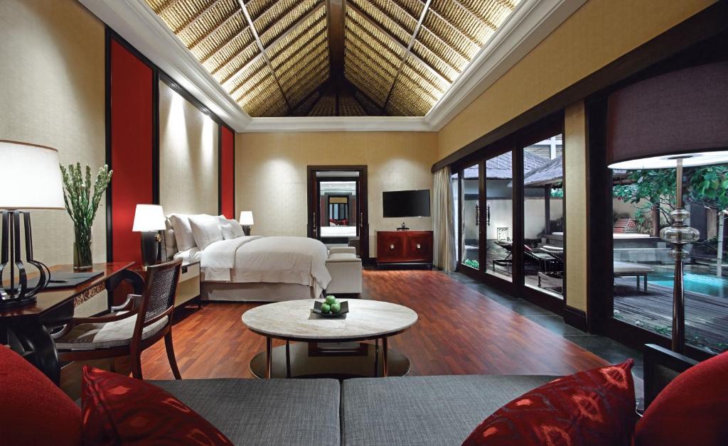 10 Nights Holiday at Trans Resort Bali & Atlantis the Palm with Breakfast