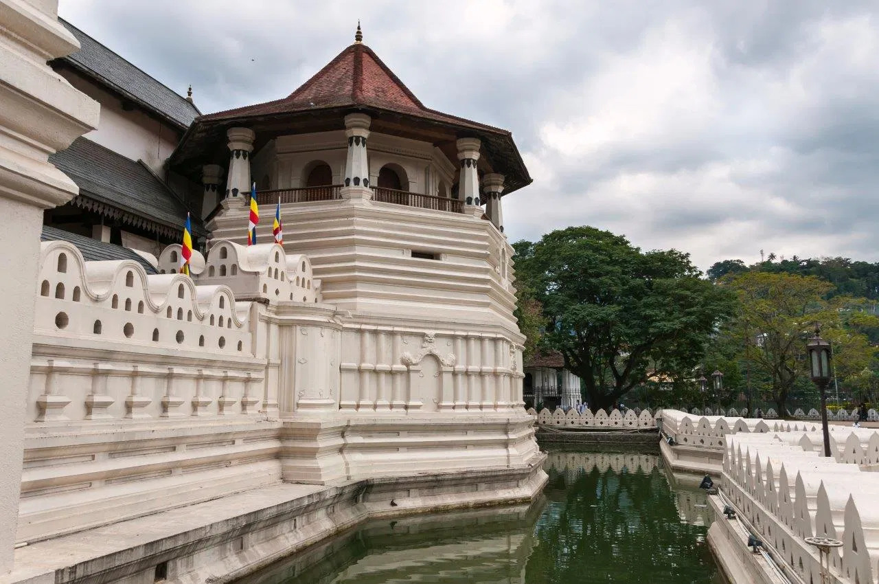 Two Destinations. One Luxury Journey Sri Lanka & Maldives Luxury Escape Wow! All inclusive 14 Days from £3,299/pp