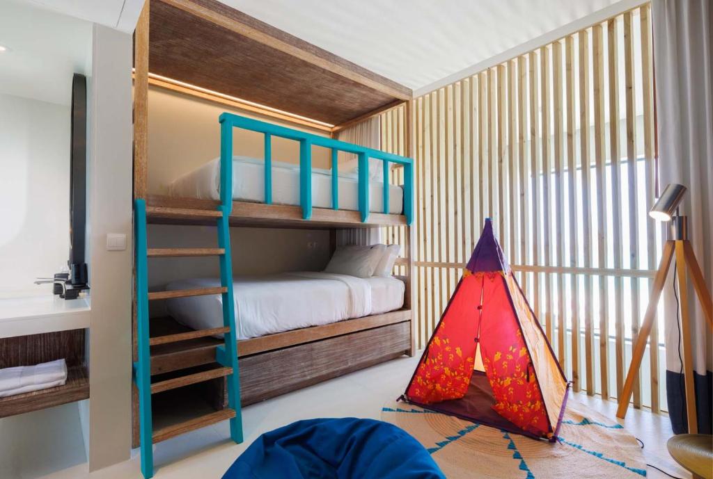 40% Off 09 Nights Hard Rock Hotel Maldives || Platinum Overwater Villa