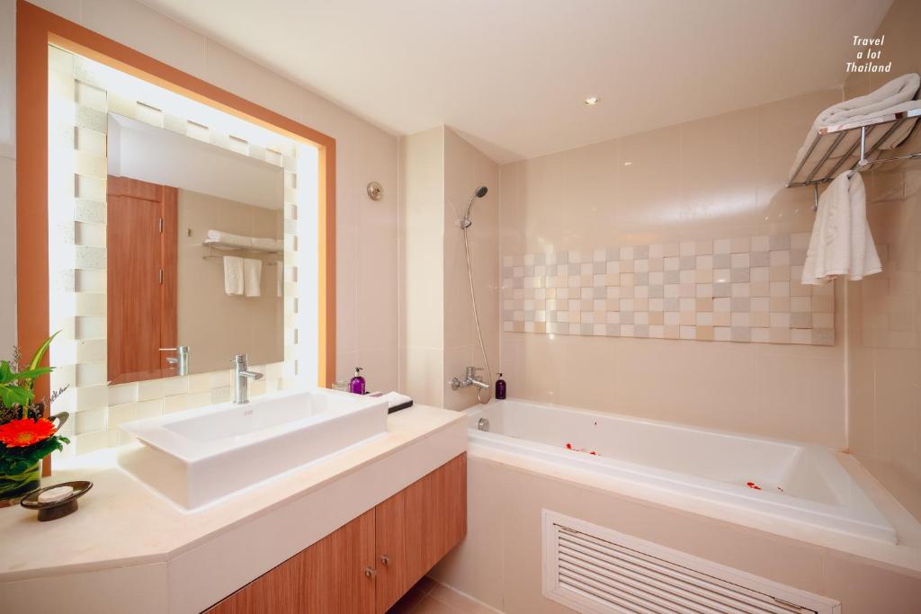 12 Night Thailand Adventure Pattaya, Koh Samet & Bangkok price starting from £1,299/PP