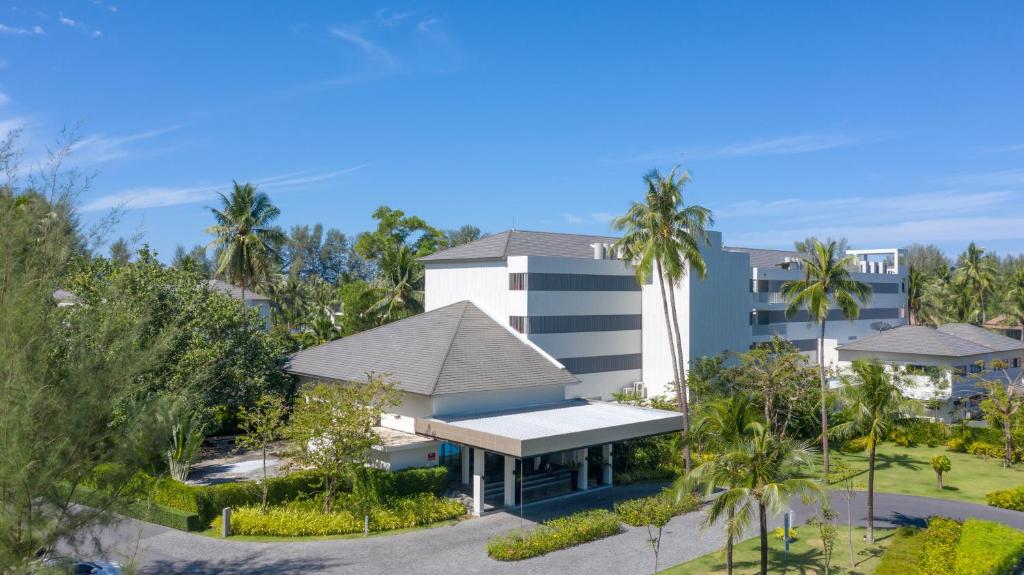 09 Nights Luxurious Stay in Khao Lak and Heart-Warming Elephant Encounters in Elephant Hills with flight & transfers