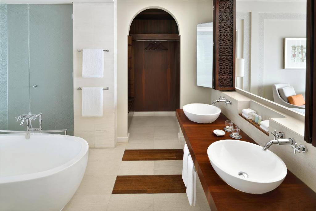 11 Nights Holiday at Dubai, Phuket and Krabi with Breakfast, Starting from £1499 pp