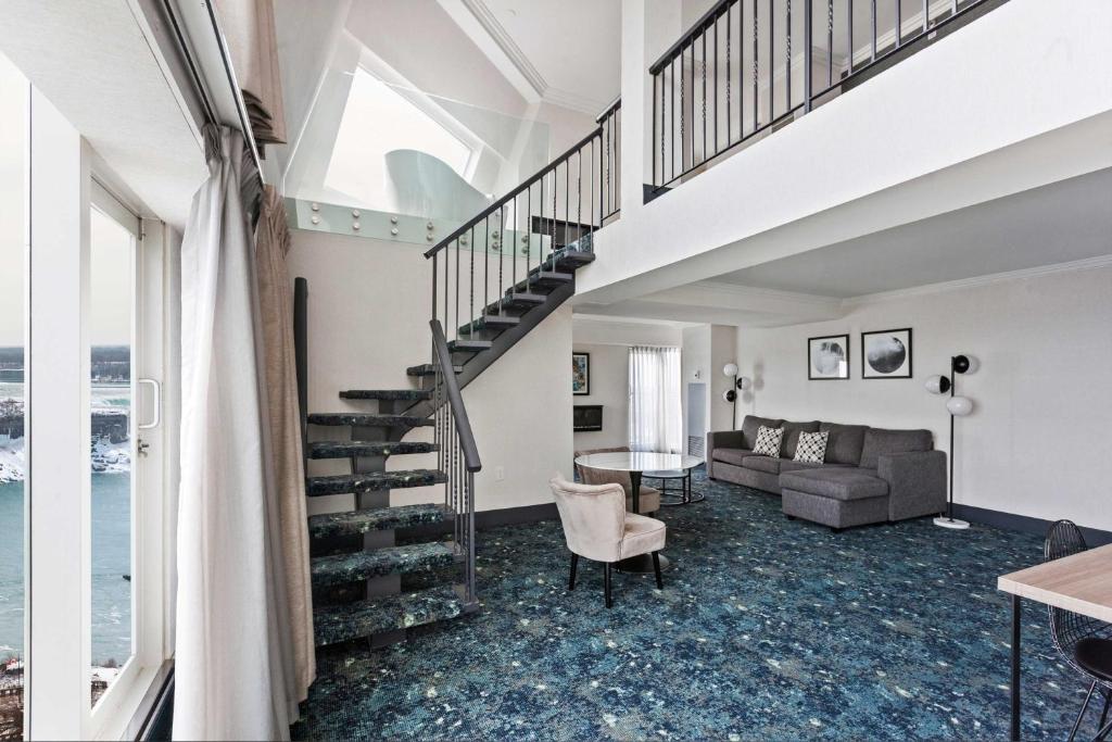 10 Nights Holiday at Iceland, Niagara Falls, and New york