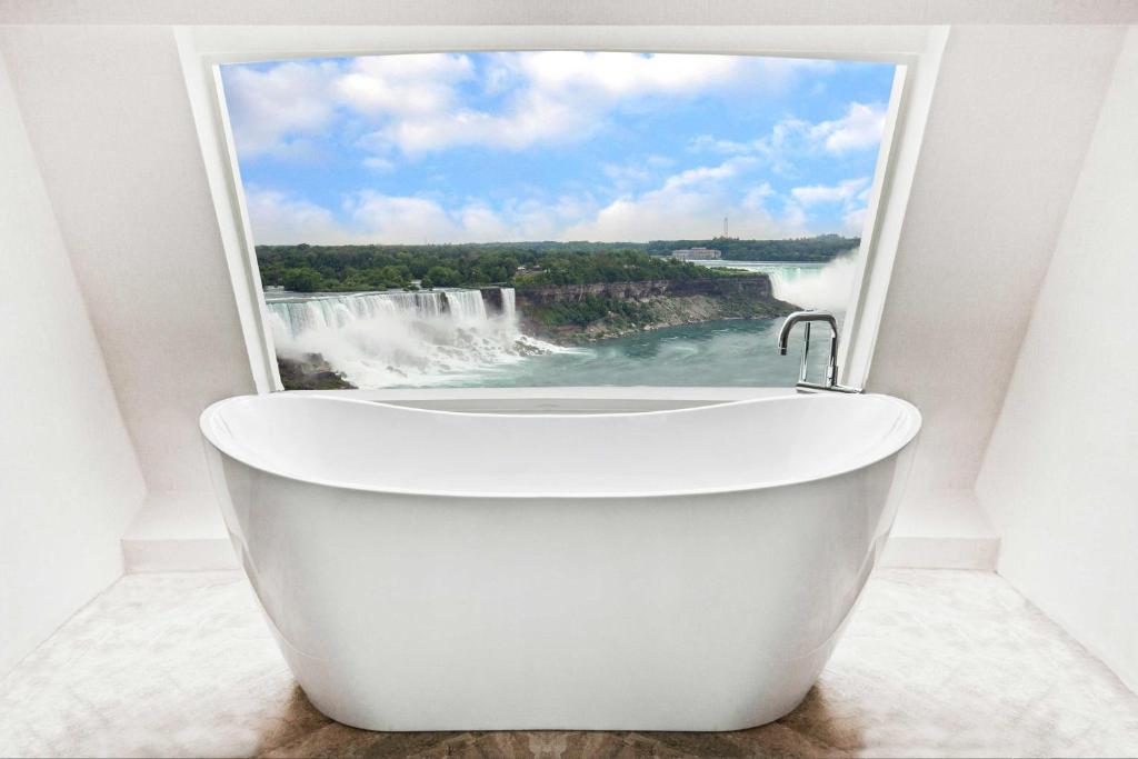 10 Nights Holiday at Iceland, Niagara Falls, and New york