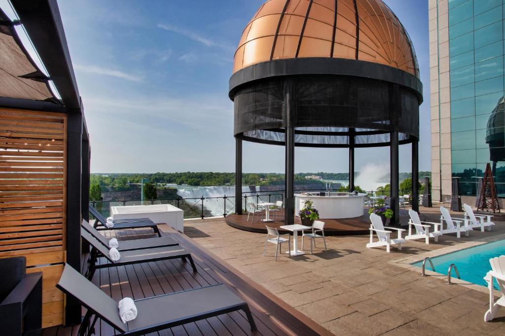 10 Nights Holiday at Iceland, Niagara Falls, and New york