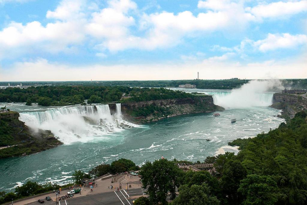 10 Nights Holiday at Iceland, Niagara Falls, and New york