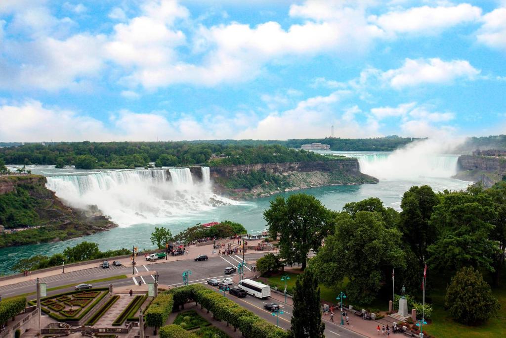 10 Nights Holiday at Iceland, Niagara Falls, and New york