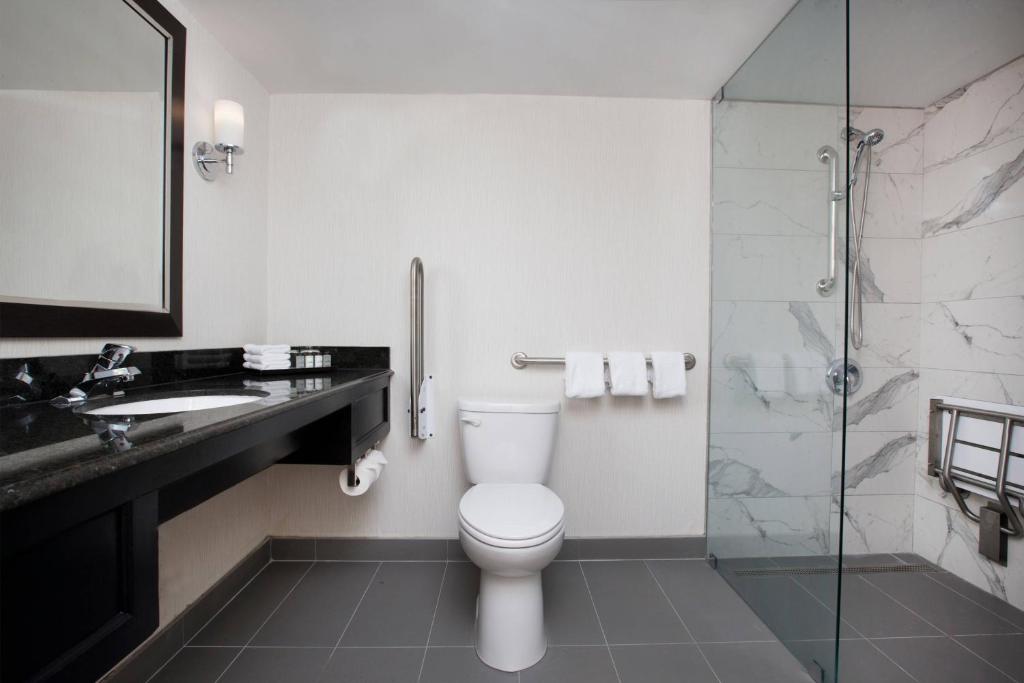 10 Nights Holiday at Iceland, Niagara Falls, and New york