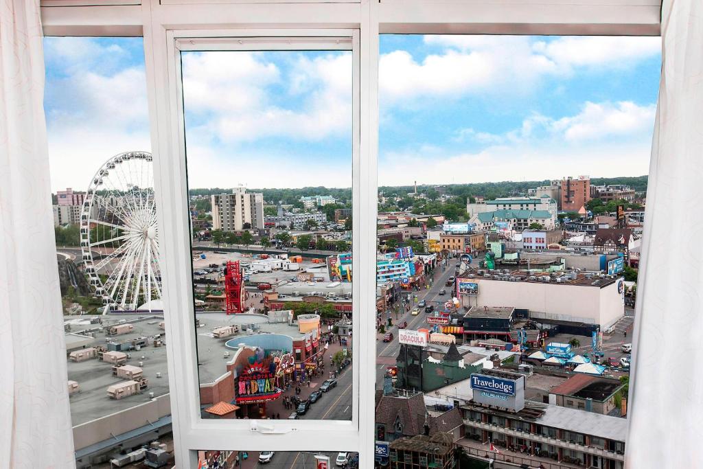 10 Nights Holiday at Iceland, Niagara Falls, and New york