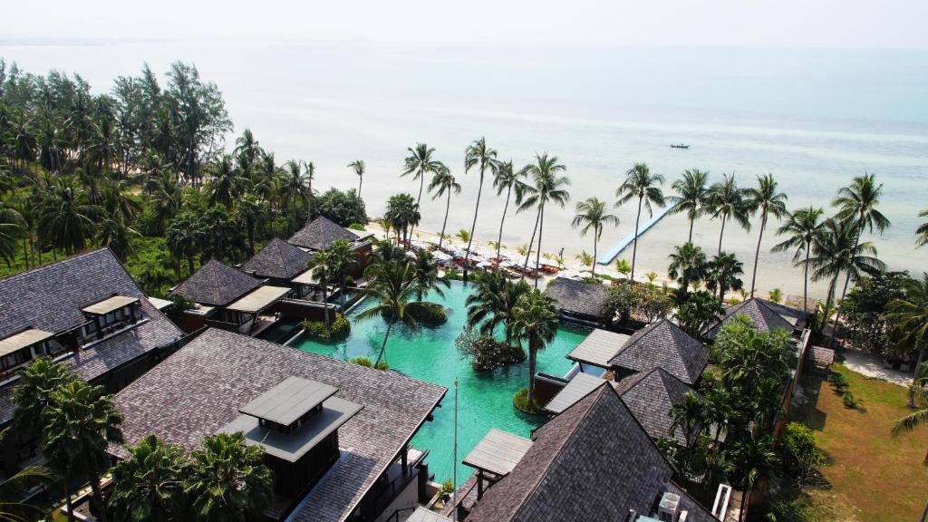 Experience the Best of Thailand – 09 Nights in Mai Samui Resort & Spa and Century Park Bangkok, w/flight & Transfers