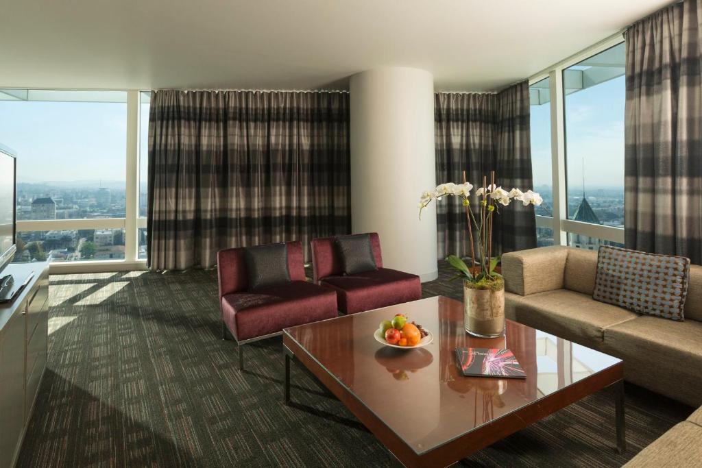 9 Night Stay at Most Popular Hotels in Las Vegas, New York and Los Angeles