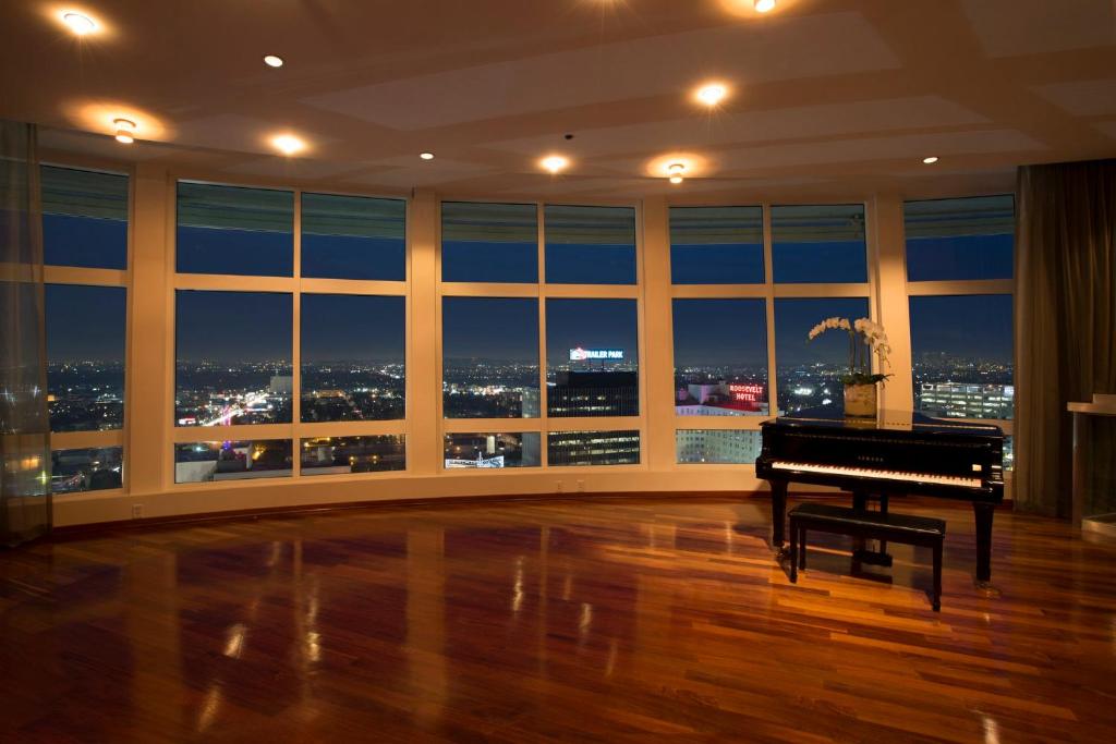 9 Night Stay at Most Popular Hotels in Las Vegas, New York and Los Angeles