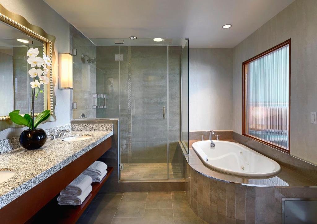 9 Night Stay at Most Popular Hotels in Las Vegas, New York and Los Angeles