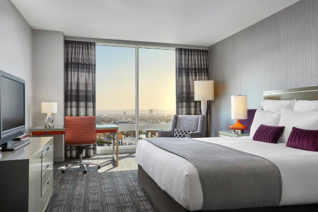 9 Night Stay at Most Popular Hotels in Las Vegas, New York and Los Angeles