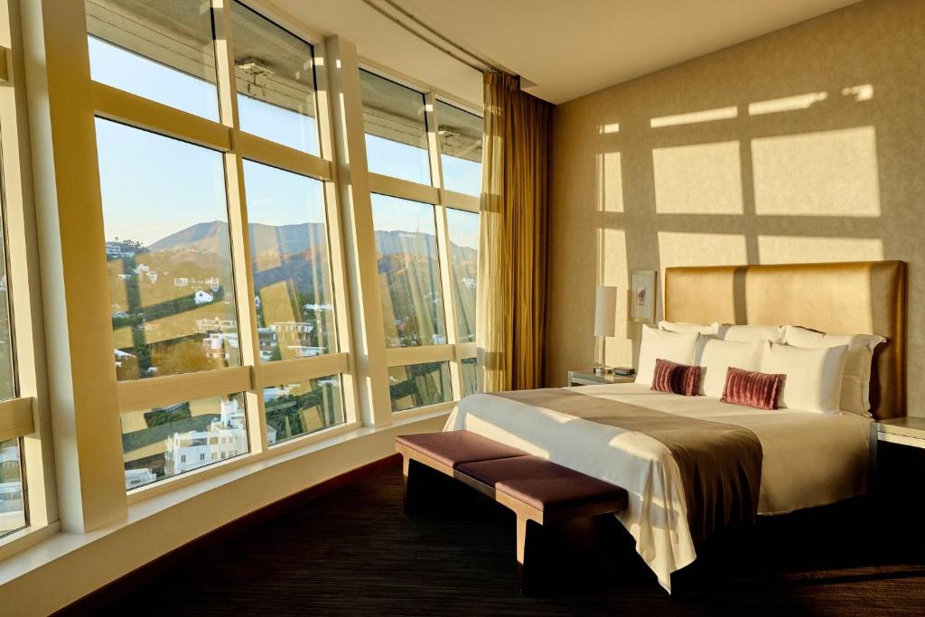 9 Night Stay at Most Popular Hotels in Las Vegas, New York and Los Angeles