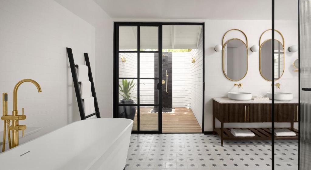 10 Nights of Indulgence and Relaxation in Abu Dhabi and the Maldives