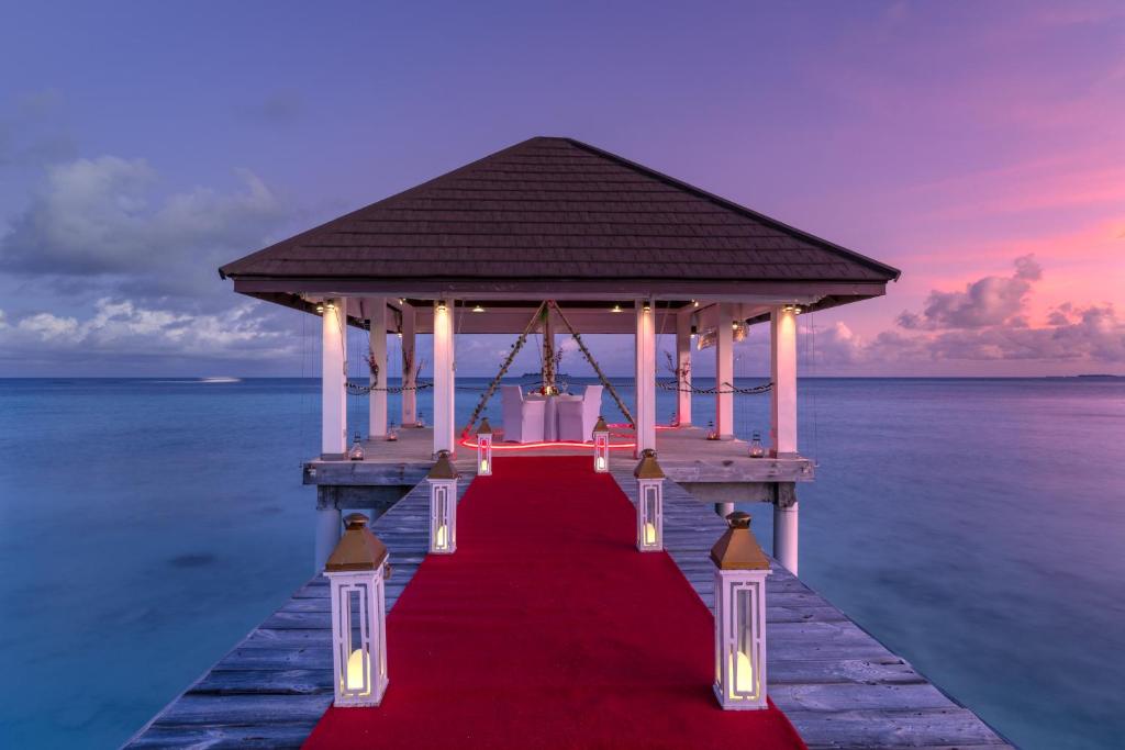 Ignite romance with a 10 Nights Stay at Varu by Atmosphere Water Villa with Pool Maldives and Fairmont Palm Dubai