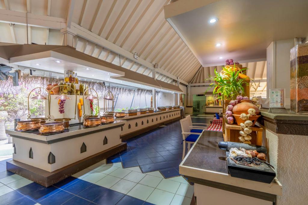 “Experience the Best of Both Worlds: 10 Nights in Abu Dhabi and the Maldives”