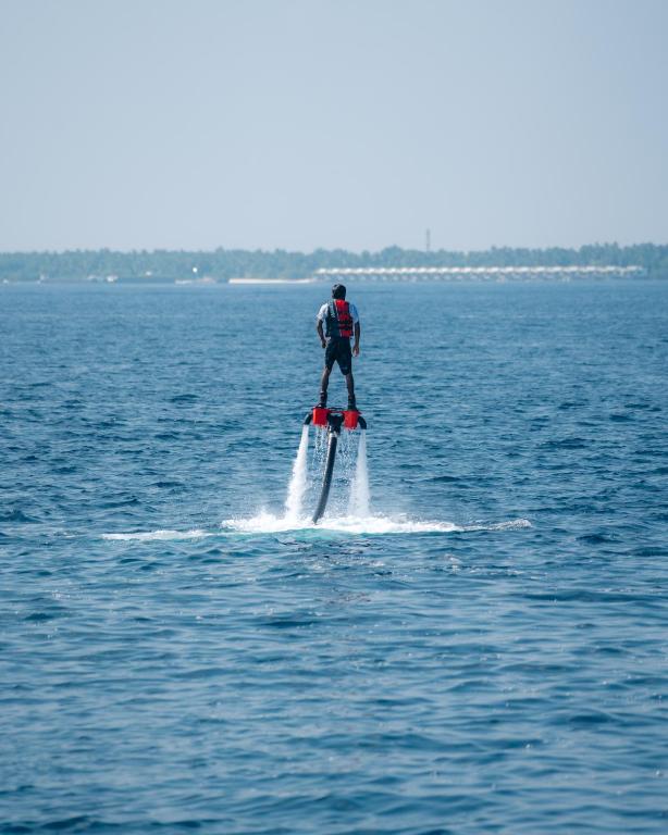 10 Nights Multi-Center holiday break at the Marvelous Maldives & Scintillating Singapore Starting from £1799 pp