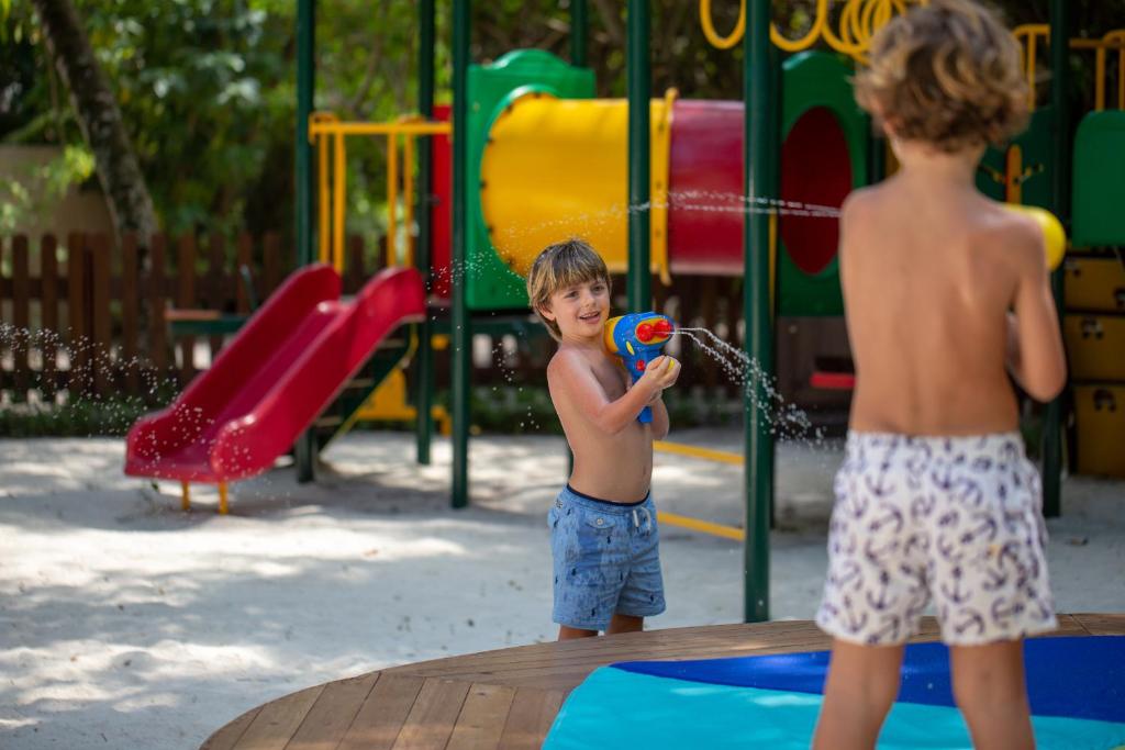 10 Nights Multi-Center holiday break at the Marvelous Maldives & Scintillating Singapore Starting from £1799 pp