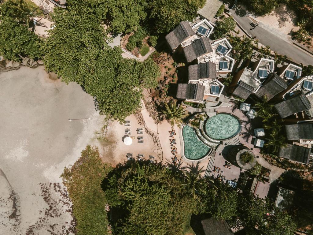 10 Nights Holiday at Dubai & Mauritius with Half Board