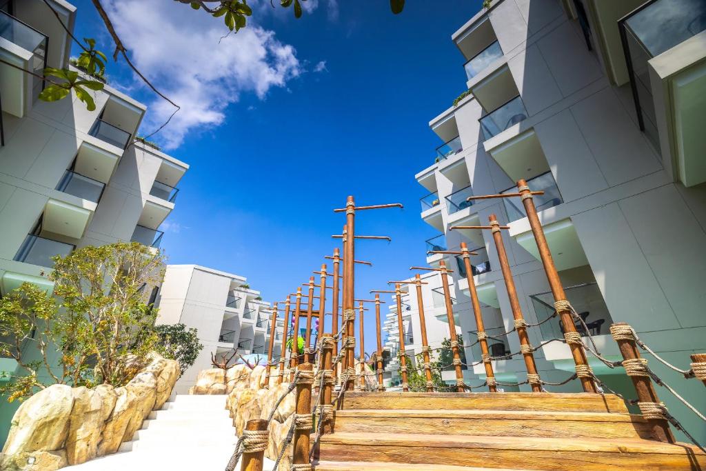 10 Nights 40% Discount Offer Twin Centre Holiday Deal