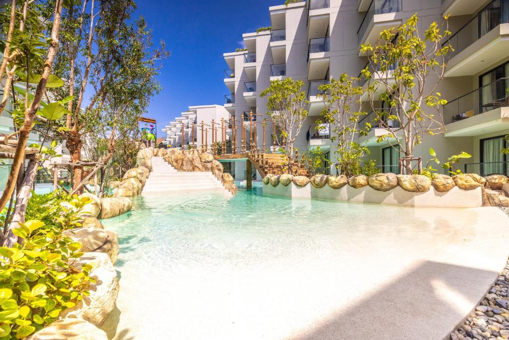 10 Nights 40% Discount Offer Twin Centre Holiday Deal