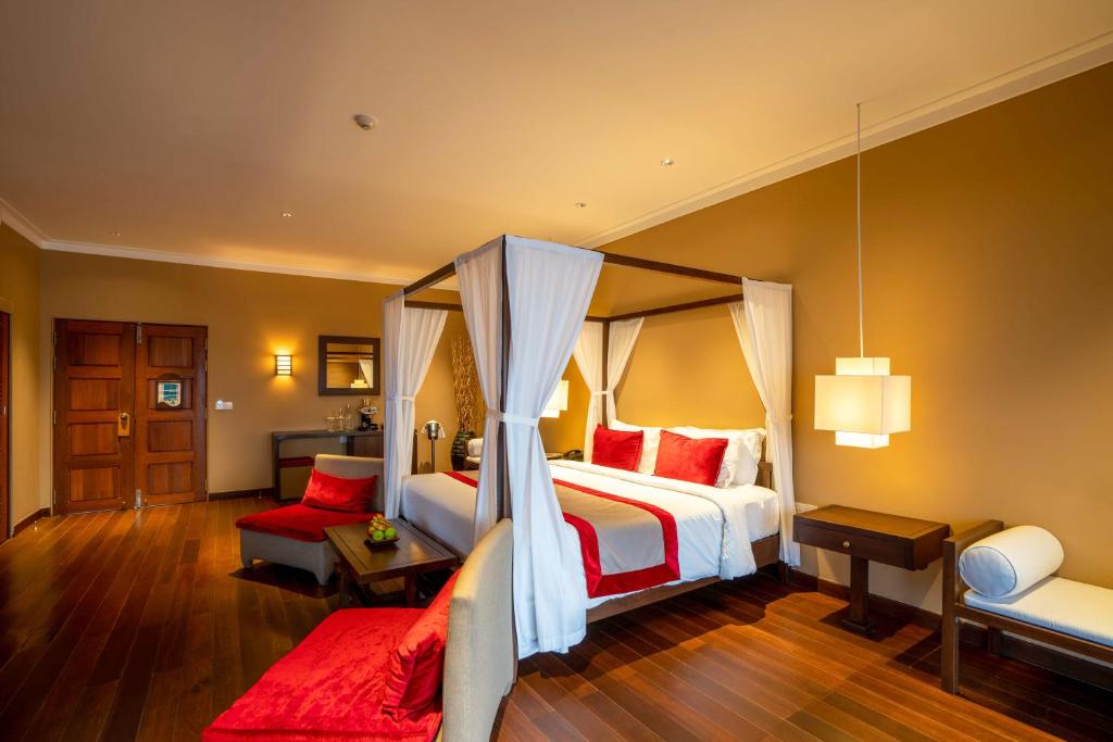 Dream Maldives Getaway: 7 Nights Adaaran Select Hudhuranfushi All Inclusive Premium Combined Return Speedboat Transfer included Price starting from £1,599pp