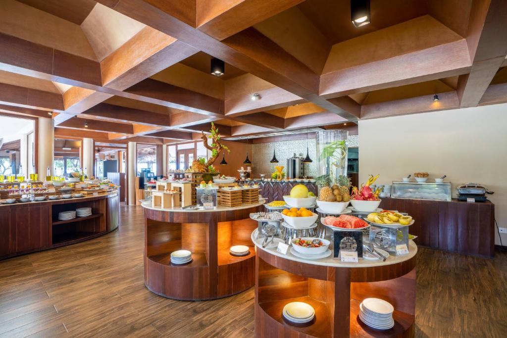 Dream Maldives Getaway: 7 Nights Adaaran Select Hudhuranfushi All Inclusive Premium Combined Return Speedboat Transfer included Price starting from £1,599pp