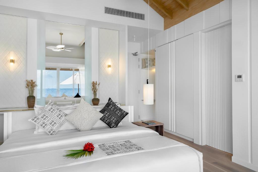 “07 Night Escape to Paradise Bandos Maldives with Standard Beachfront Room”