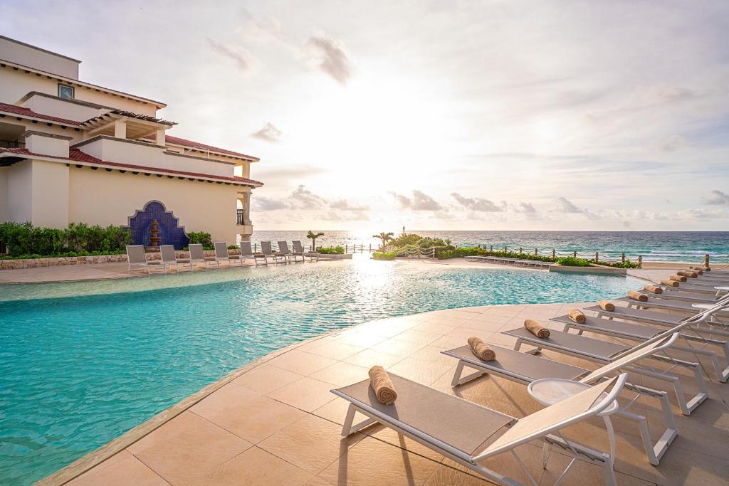 Twin Center Holiday Deal Orlando + Cancun10 Nights from £1,279