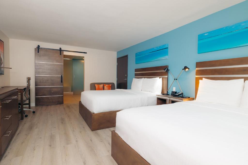 From Sun Kissed Beaches to Urban Delights! Spectacular Adventure in Cancun & Los Angeles, All Inclusive