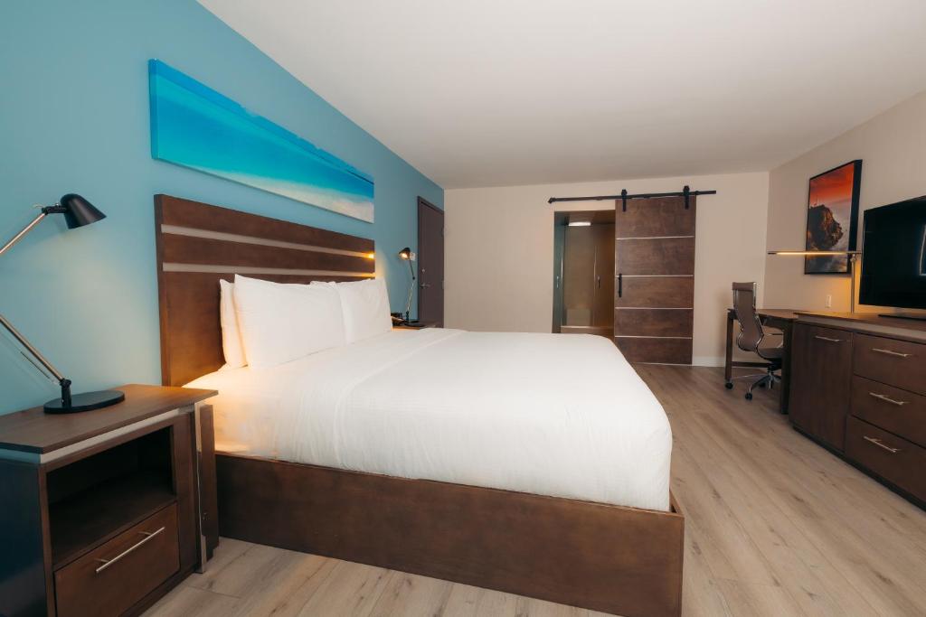 From Sun Kissed Beaches to Urban Delights! Spectacular Adventure in Cancun & Los Angeles, All Inclusive