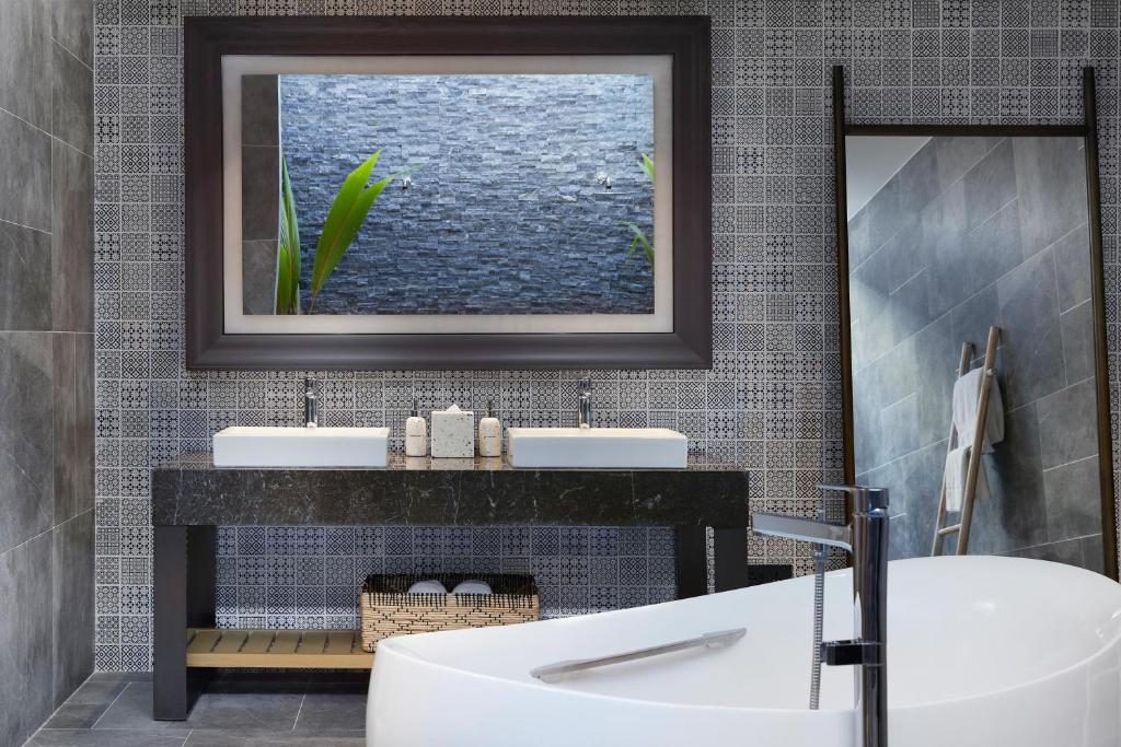 7 Nights Holiday Deal: New Winter Offer of Le Meridien Maldives with Lagoon Villa (All Inclusive Meal Plan)£3199/PP only