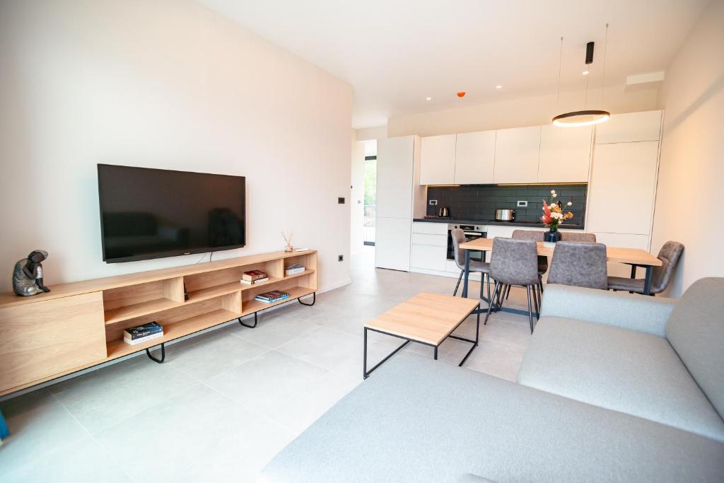 09 Nights of 3 Capitals. 1 Epic Holiday. Just £849pp