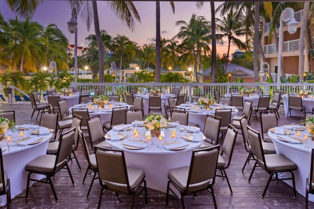 14 Nights Asia Getaway Adventure Explore Singapore, Hanoi, Siem Reap & Koh Samui! Luxury Resorts + Flights + Transfers Included From Only £2299/PP