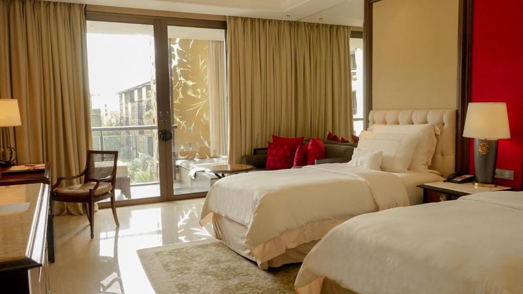 10 Nights Holiday at Trans Resort Bali & Atlantis the Palm with Breakfast