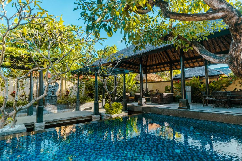 10 Nights Holiday at Trans Resort Bali & Atlantis the Palm with Breakfast