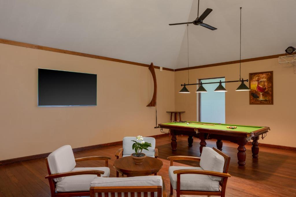 10 Nights Multi-Center holiday break at the Marvelous Maldives & Scintillating Singapore Starting from £1799 pp