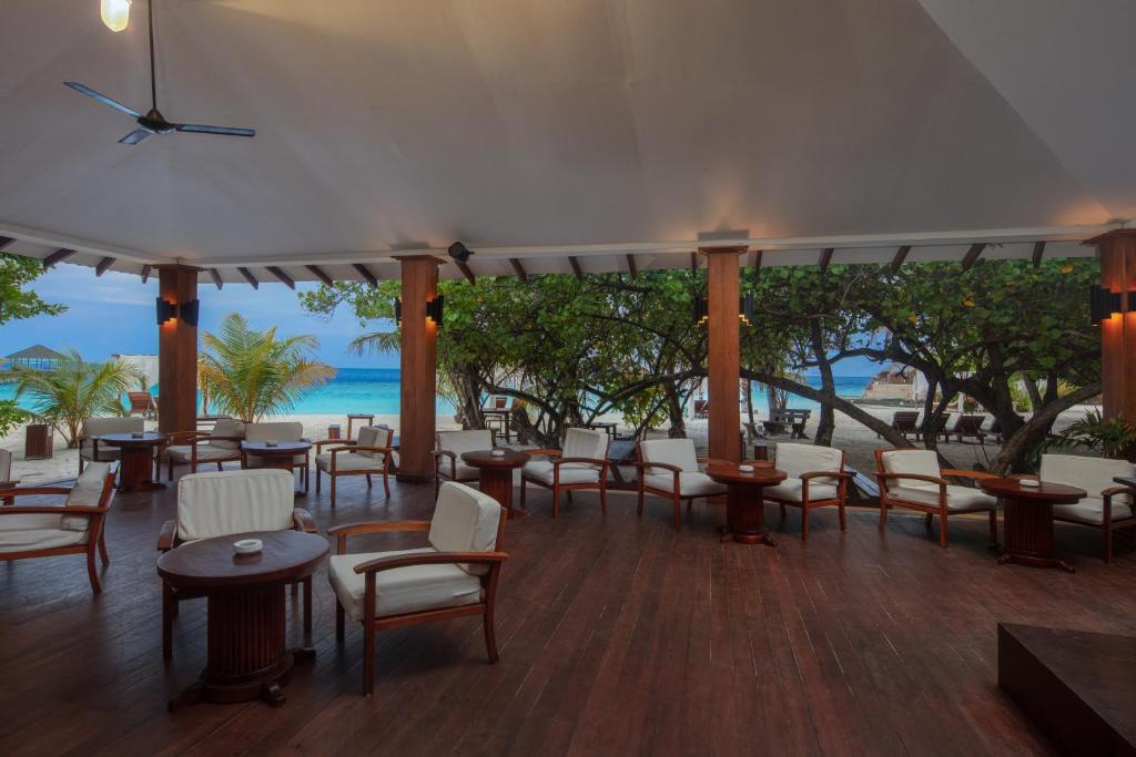 10 Nights Multi-Center holiday break at the Marvelous Maldives & Scintillating Singapore Starting from £1799 pp